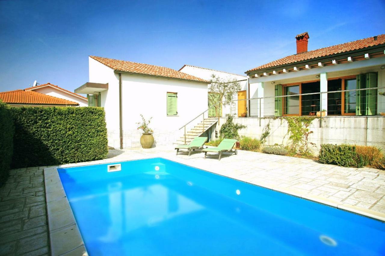 Spacious Villa In Parecag With A Swimming Pool Sečovlje Eksteriør billede